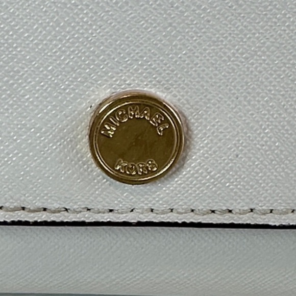 Michael Kors White Crossbody Bag with Gold Chain - Picture 5 of 8